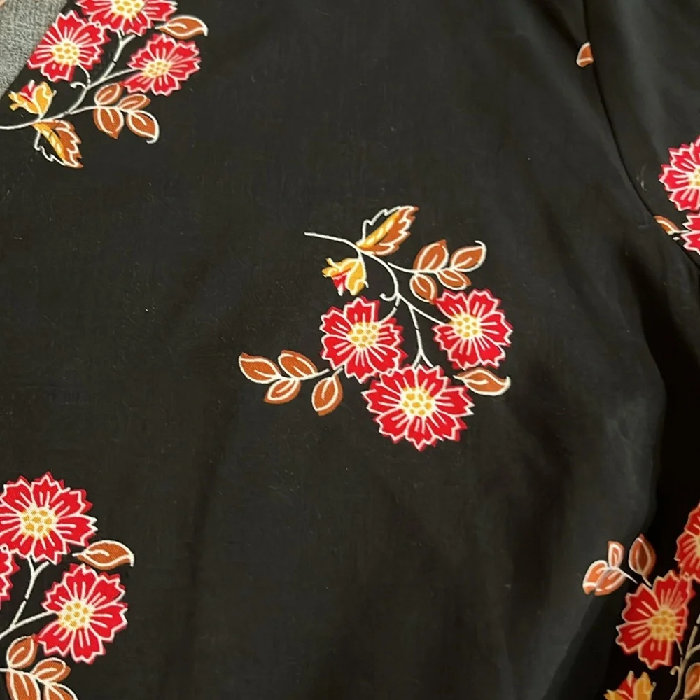 Old Navy Blouse - Picture 3 of 6